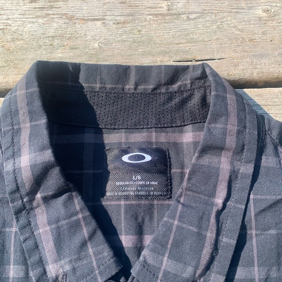 Oakley Men's Plaid Short Sleeve Button-Up Shirt - Black & Gray - Size Large - Picture 3 of 6